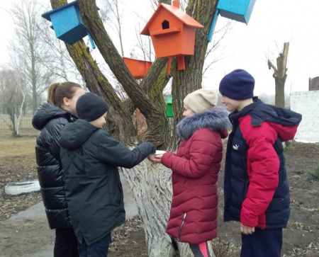 Школьники подарили Песковскому лесничеству Воронежской области  12 авторских скворечников