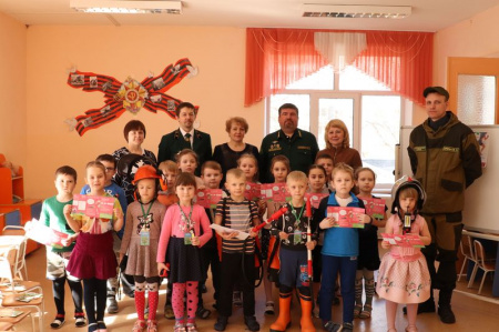 Сотрудники управления лесами Брянской области посетили детский сад "Добрынюшка"